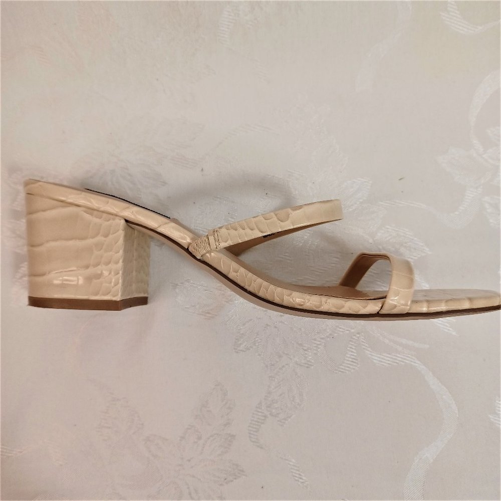 Steve Madden Off-White Sandals Size 9M